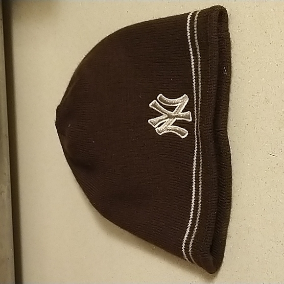 NY Yankees winter hat - Picture 1 of 5
